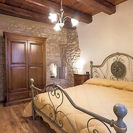 Domus In Castro 住宿加早餐酒店 Montecchio (Perugia)